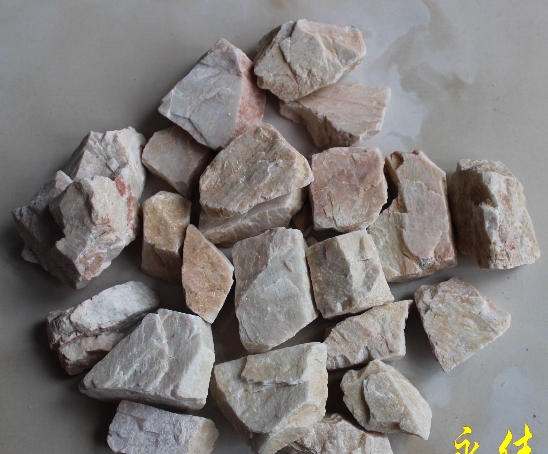 長(zhǎng)石液壓對(duì)輥制砂機(jī)現(xiàn)場(chǎng)