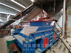 安徽桐城第十二臺(tái)1212液壓對(duì)輥破碎機(jī)正式投入生產(chǎn) 