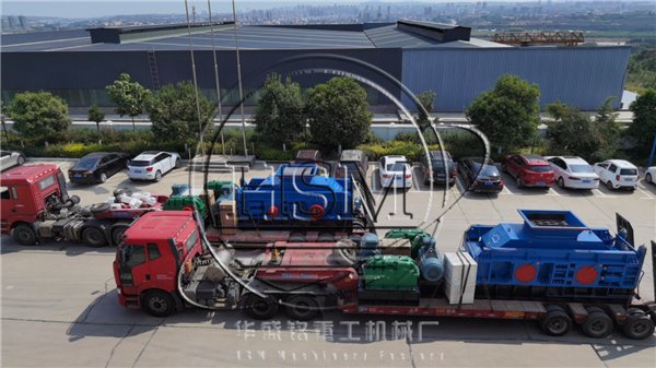 兩臺(tái)1810型液壓對輥破碎機(jī)一起發(fā)往河北秦皇島