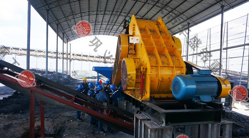 雙級粉碎機(jī)用戶現(xiàn)場