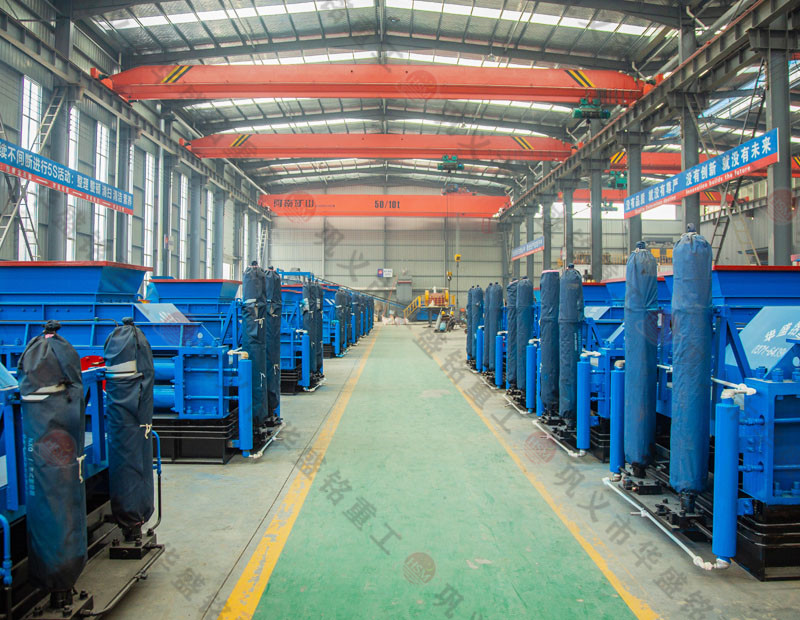 礦石輕松破碎，大幅提高生產(chǎn)效率——對(duì)輥式破碎機(jī)